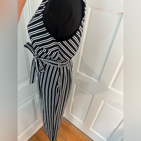 Size 6 like new Banana Republic Romper - Picture 2 of 6